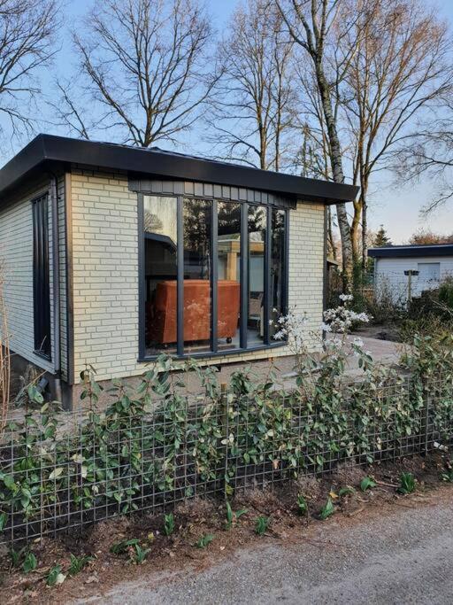Cosy chalet for 4 @ Veluwe Putten Buitenkant foto