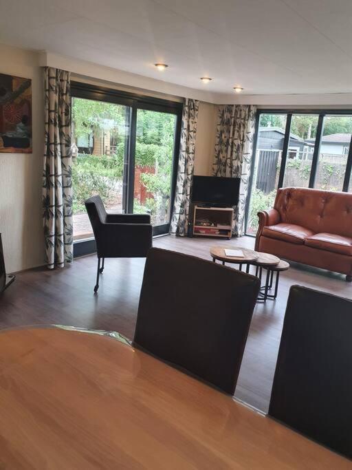 Cosy chalet for 4 @ Veluwe Putten Buitenkant foto